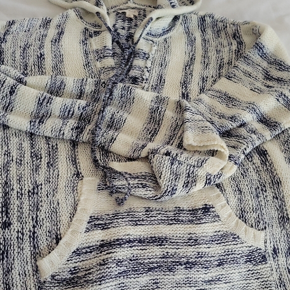 Hem & Thread Navy and Cream Hooded Sweater - Picture 5 of 7